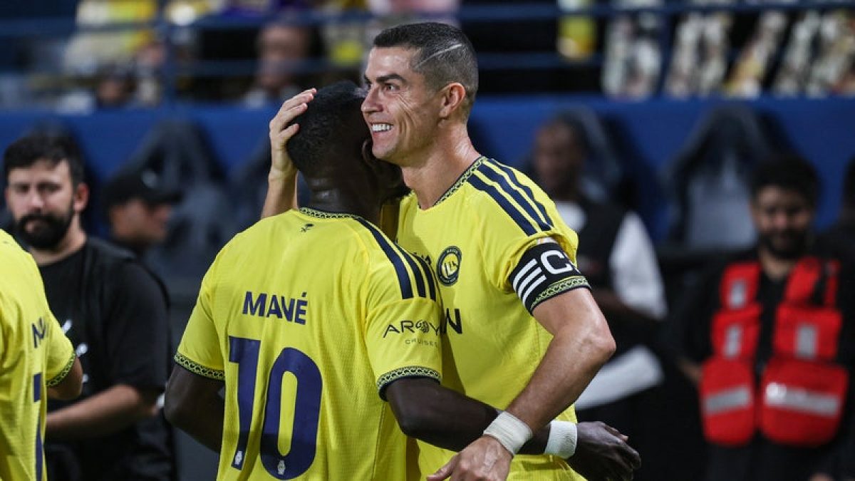 كريستيانو رونالدو يحتفل بعد تسجيل ثلاثية مع النصر أمام الخلود